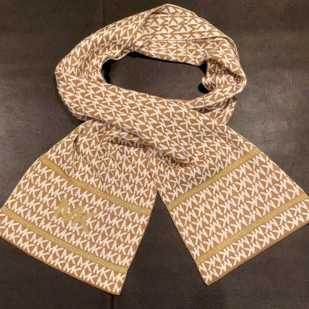 NWT MICHAEL KORS Signature Logo Scarf